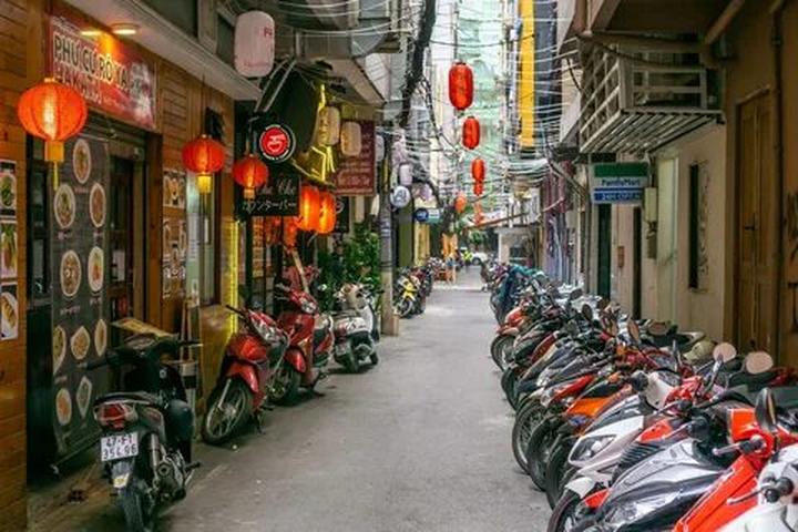 Tỏa Sáng Trên Mạng Xã Hội: Chuyên Gia Trang Điểm & Hotspot Matrix