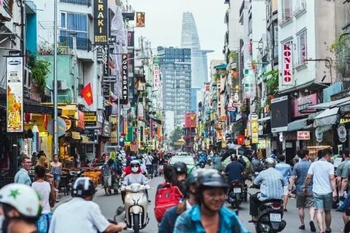 Hotspot Matrix: Biến Phương Oanh diện set đồ 50 thành cơ hội marketing đột phá